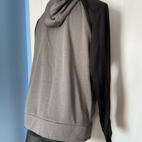 Men’s Reebok Hoodie, size Large, Black & Gray - Picture 4 of 11